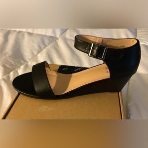 Black sandals women’s 8.5